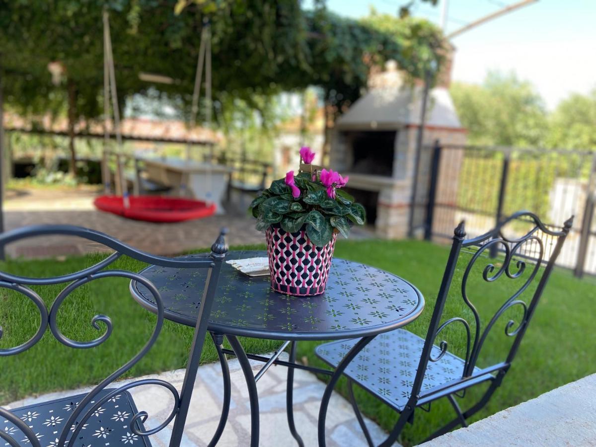 Room Kris With Private Entrance & Private Bathroom Vilanija Exterior photo