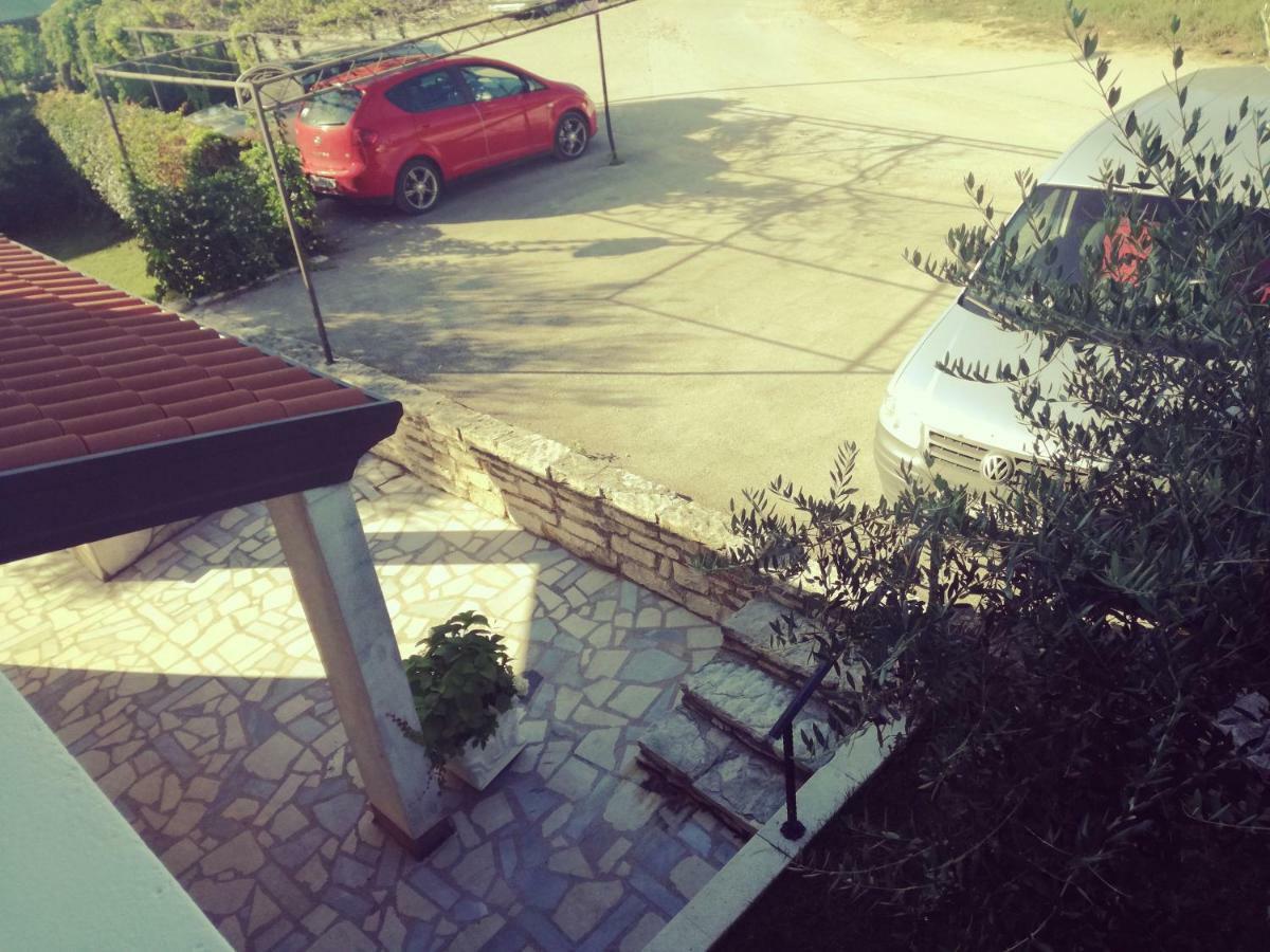 Room Kris With Private Entrance & Private Bathroom Vilanija Exterior photo